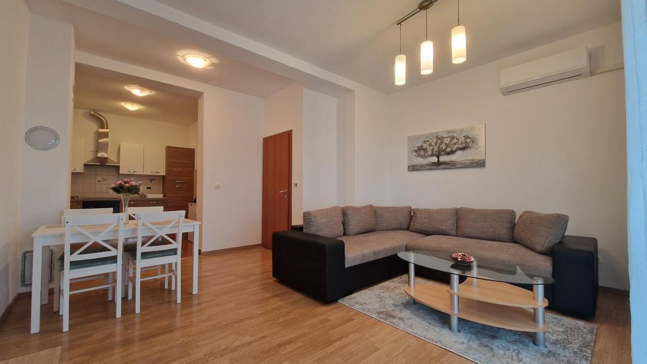Apartments In Rijeka, Free Parking And Large Terrace, 15Min Drive From The Beach Экстерьер фото