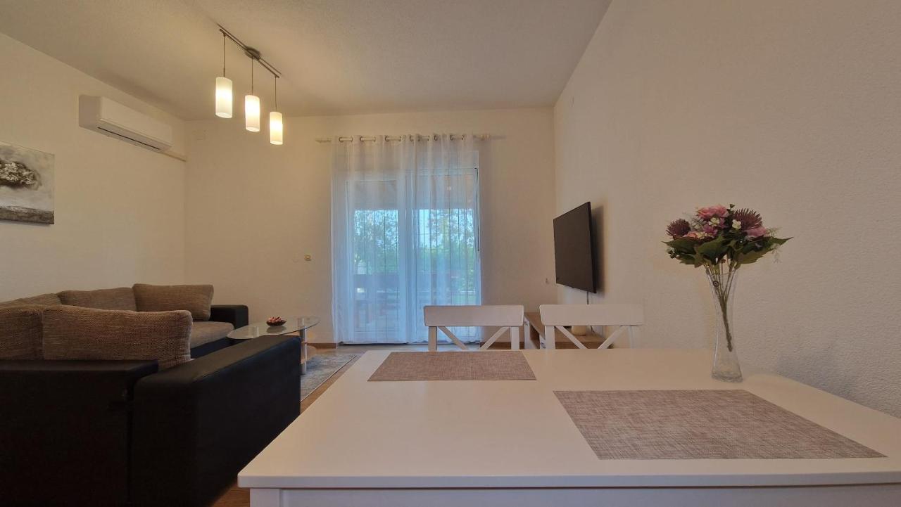 Apartments In Rijeka, Free Parking And Large Terrace, 15Min Drive From The Beach Экстерьер фото