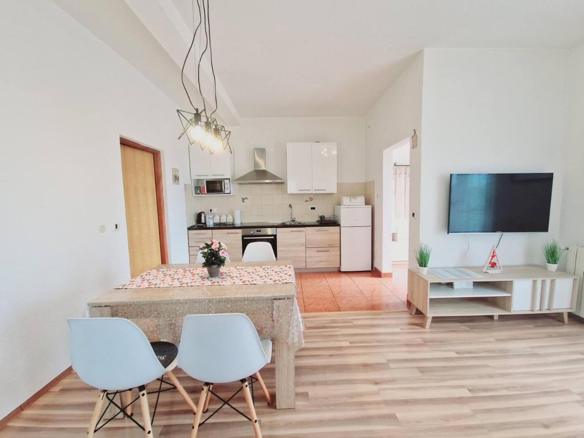 Apartments In Rijeka, Free Parking And Large Terrace, 15Min Drive From The Beach Экстерьер фото