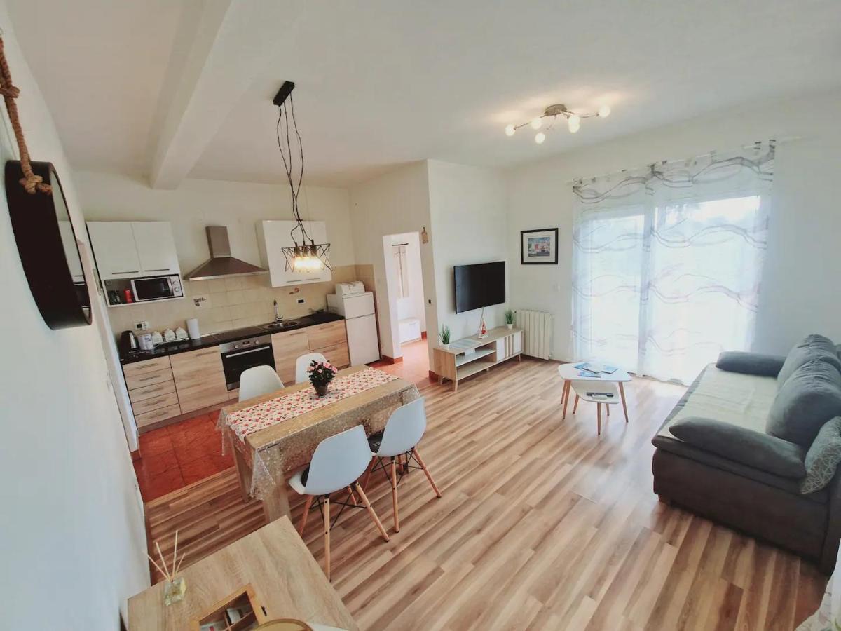 Apartments In Rijeka, Free Parking And Large Terrace, 15Min Drive From The Beach Экстерьер фото