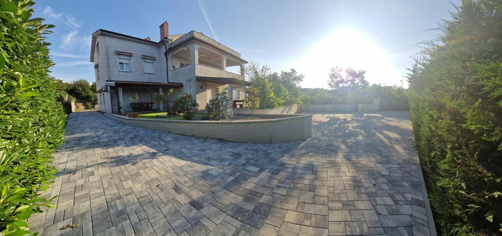 Apartments In Rijeka, Free Parking And Large Terrace, 15Min Drive From The Beach Экстерьер фото